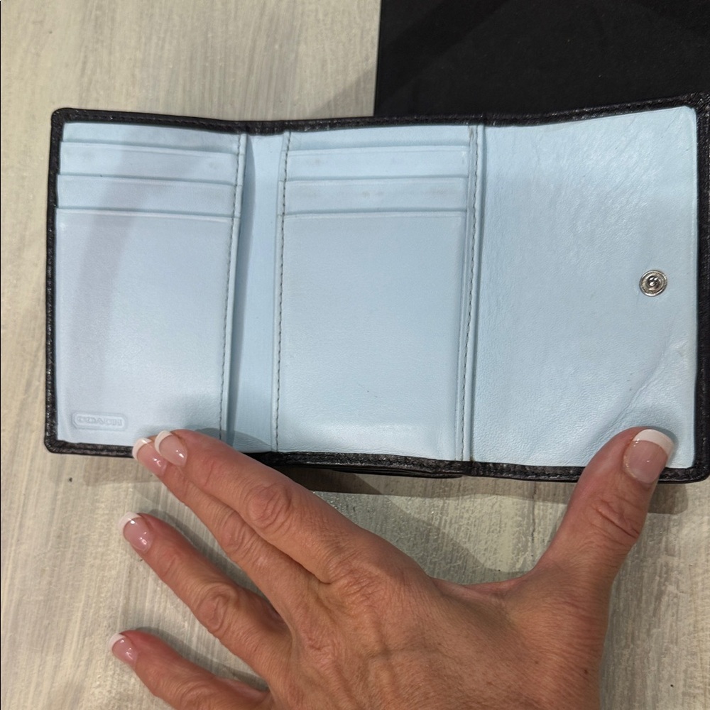Vintage Coach Black and Cream Leather Wallet - Picture 3 of 6